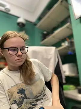 Snapshot of _CherryBloom_ chatting on 09-13-25, 09:09 CherryBloom online show from 09-13-25, 09:09