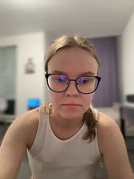 Snapshot of _CherryBloom_ chatting on 10-25-25, 04:02 CherryBloom online show from 10-25-25, 04:02