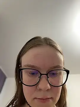 Snapshot of _CherryBloom_ chatting on 12-19-25, 12:23 CherryBloom online show from 12-19-25, 12:23