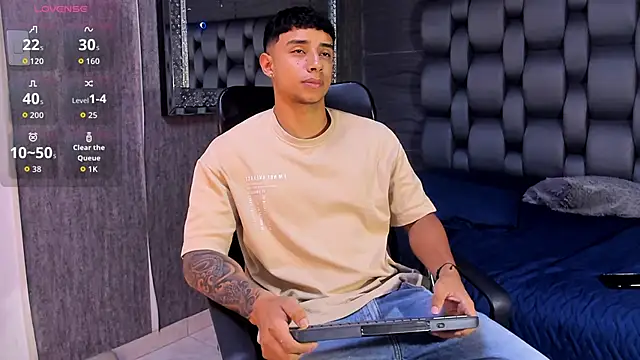 Snapshot of jaze_bradley chatting on 09-15-25, 11:32 jaze bradley online show from 09-15-25, 11:32