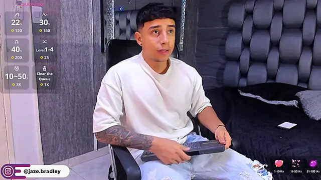 Snapshot of jaze_bradley chatting on 09-16-25, 11:22 jaze bradley online show from 09-16-25, 11:22