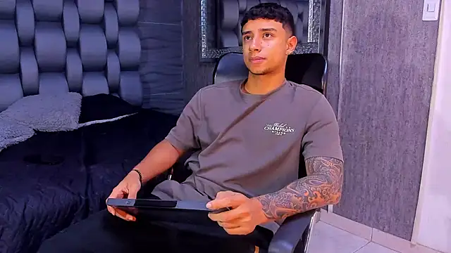 Snapshot of jaze_bradley chatting on 09-18-25, 11:34 jaze bradley online show from 09-18-25, 11:34