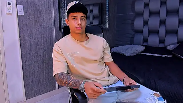 Snapshot of jaze_bradley chatting on 09-22-25, 11:23 jaze bradley online show from 09-22-25, 11:23