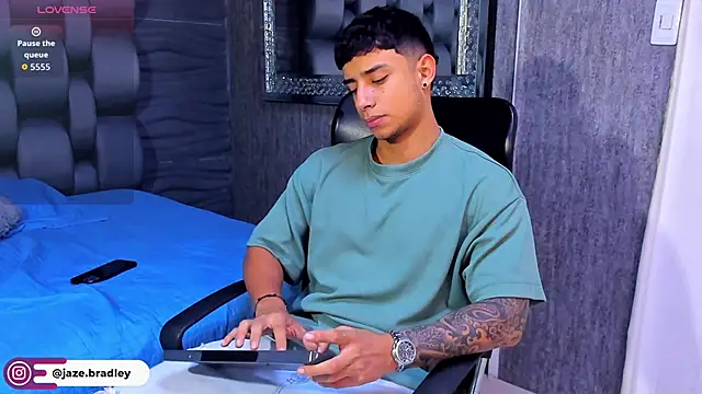 Snapshot of jaze_bradley chatting on 10-03-25, 11:29 jaze bradley online show from 10-03-25, 11:29