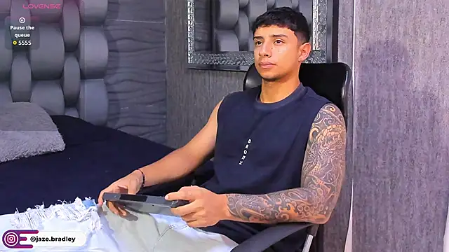 Snapshot of jaze_bradley chatting on 10-08-25, 11:19 jaze bradley online show from 10-08-25, 11:19