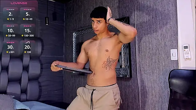 Snapshot of jaze_bradley chatting on 10-20-25, 11:21 jaze bradley online show from 10-20-25, 11:21