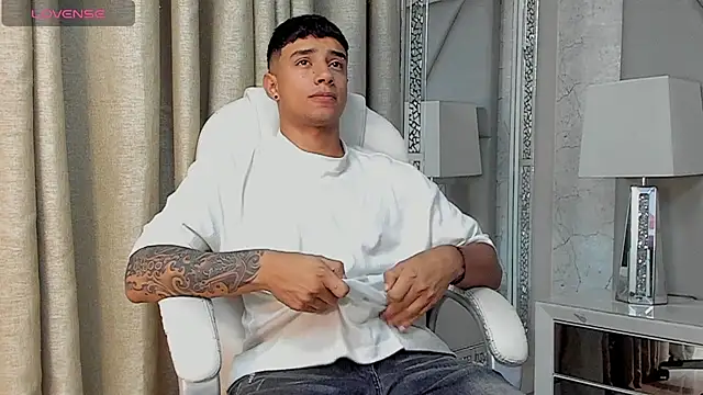 Snapshot of jaze_bradley chatting on 10-25-25, 11:29 jaze bradley online show from 10-25-25, 11:29