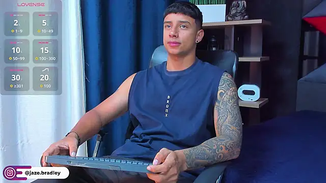 Snapshot of jaze_bradley chatting on 10-29-25, 11:23 jaze bradley online show from 10-29-25, 11:23