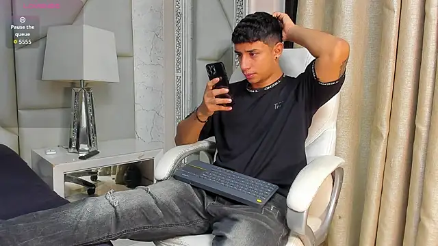 Snapshot of jaze_bradley chatting on 11-04-25, 11:42 jaze bradley online show from 11-04-25, 11:42