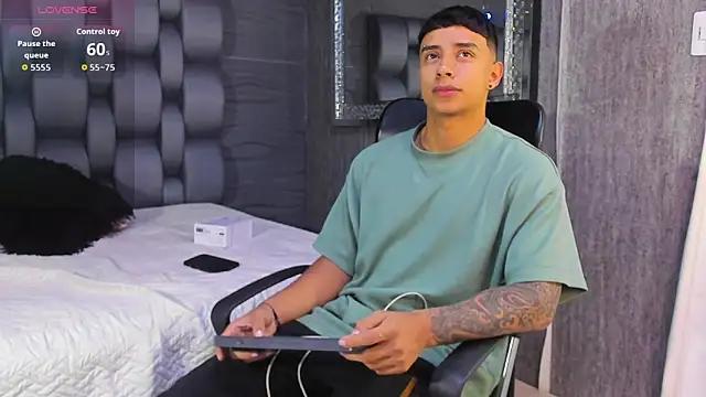 Snapshot of jaze_bradley chatting on 11-11-25, 11:32 jaze bradley online show from 11-11-25, 11:32