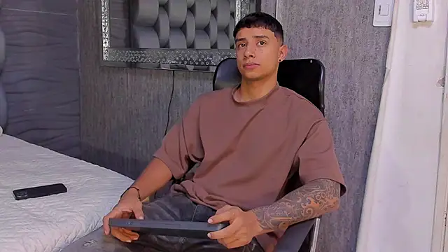 Snapshot of jaze_bradley chatting on 11-13-25, 11:31 jaze bradley online show from 11-13-25, 11:31