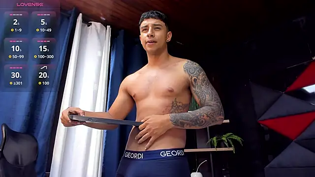 Snapshot of jaze_bradley chatting on 11-14-25, 12:15 jaze bradley online show from 11-14-25, 12:15