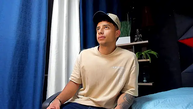 Snapshot of jaze_bradley chatting on 11-15-25, 12:13 jaze bradley online show from 11-15-25, 12:13