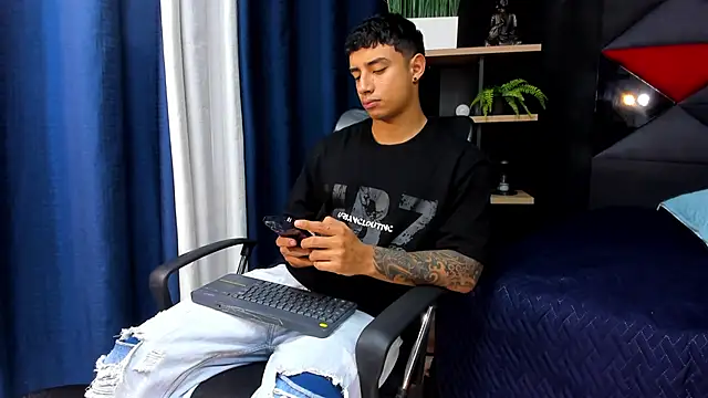 Snapshot of jaze_bradley chatting on 11-19-25, 11:32 jaze bradley online show from 11-19-25, 11:32