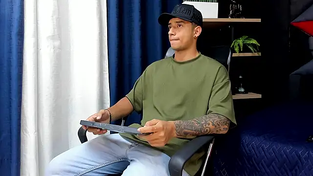 Snapshot of jaze_bradley chatting on 11-20-25, 11:32 jaze bradley online show from 11-20-25, 11:32