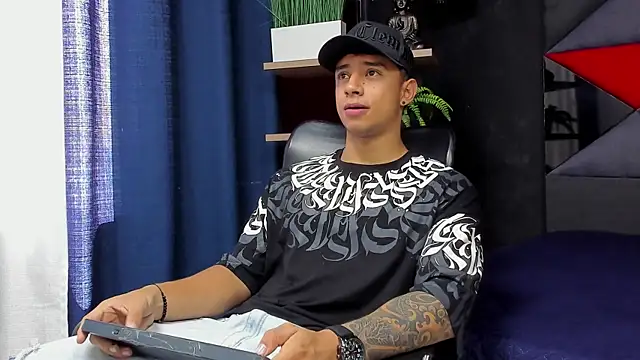 Snapshot of jaze_bradley chatting on 11-22-25, 05:12 jaze bradley online show from 11-22-25, 05:12