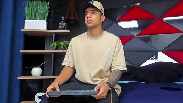 Snapshot of jaze_bradley chatting on 11-24-25, 11:21 jaze bradley online show from 11-24-25, 11:21