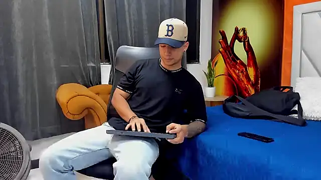 Snapshot of jaze_bradley chatting on 11-29-25, 11:24 jaze bradley online show from 11-29-25, 11:24