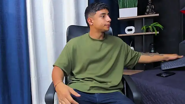 Snapshot of jaze_bradley chatting on 12-02-25, 11:26 jaze bradley online show from 12-02-25, 11:26