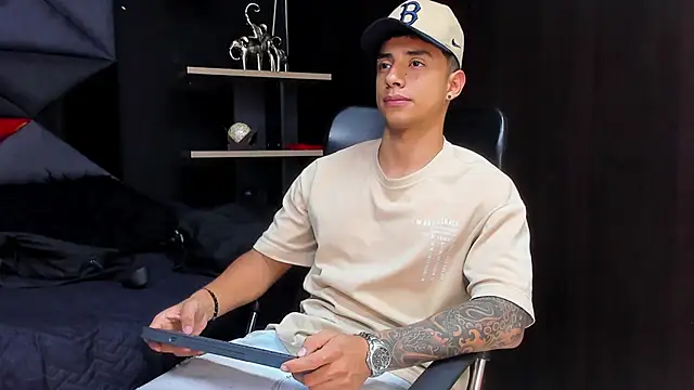 Snapshot of jaze_bradley chatting on 12-04-25, 11:30 jaze bradley online show from 12-04-25, 11:30