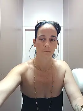Snapshot of caro252 chatting on 05-28-26, 07:05 caro252 online show from 05-28-26, 07:05