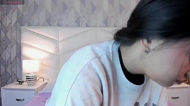 Snapshot of victoria___jonnes chatting on 09-17-25, 12:51 victoria jonnes online show from 09-17-25, 12:51