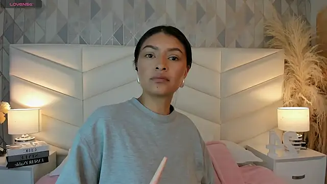 Snapshot of victoria___jonnes chatting on 09-18-25, 12:40 victoria jonnes online show from 09-18-25, 12:40