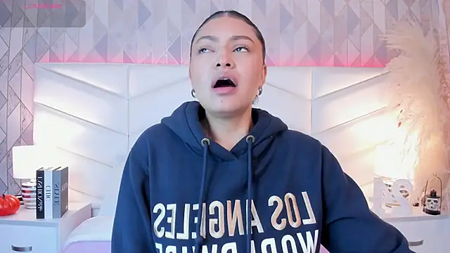 Snapshot of victoria___jonnes chatting on 10-09-25, 12:25 victoria jonnes online show from 10-09-25, 12:25