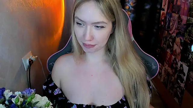 NicoleRiccii online show from 11-10-25, 06:51