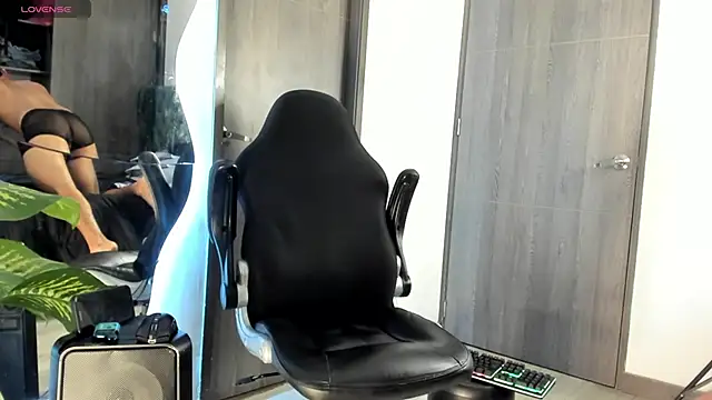 Snapshot of Dimitri_Bass chatting on 06-02-26, 06:10 Dimitri Bass online show from 06-02-26, 06:10