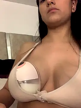 Snapshot of CamiJone chatting on 11-24-25, 11:37 CamiJone online show from 11-24-25, 11:37