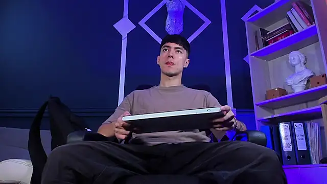 etham wolf  online show from 09-10-25, 03:45