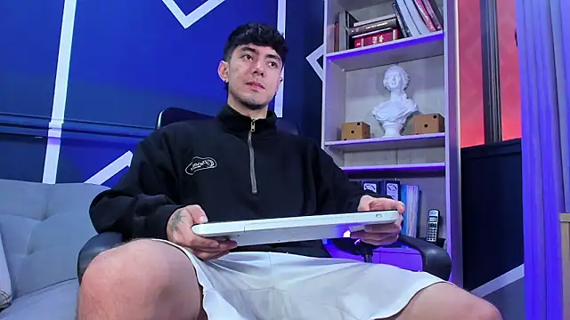 etham wolf  online show from 10-11-25, 01:42