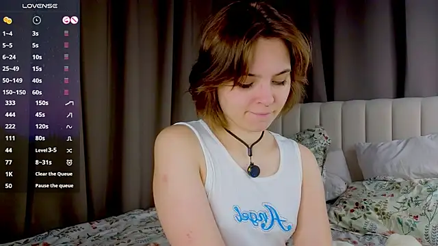 PolIyBowman online show from 10-12-25, 03:11