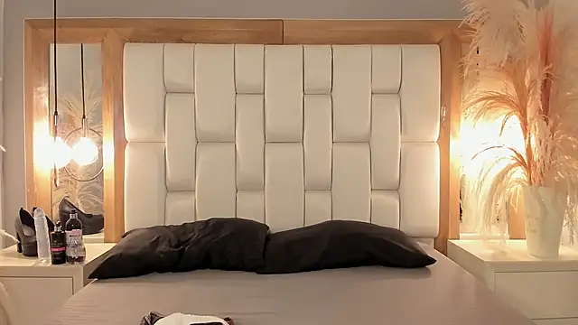 Daphne And Roger online show from 09-16-25, 11:33