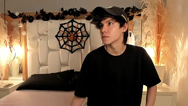 Daphne And Roger online show from 10-17-25, 11:35