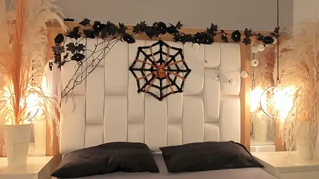 Daphne And Roger online show from 10-29-25, 11:23