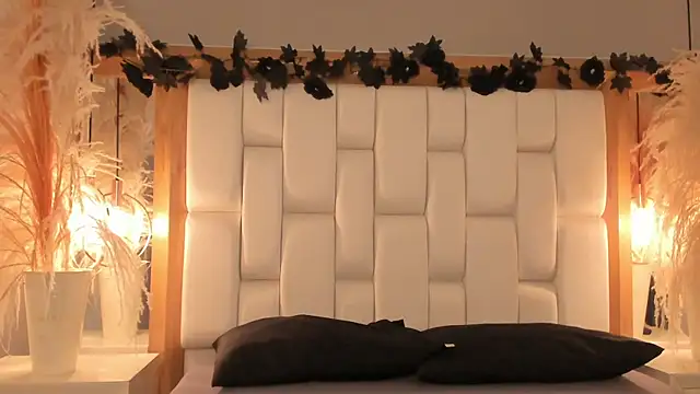 Daphne And Roger online show from 12-04-25, 10:57