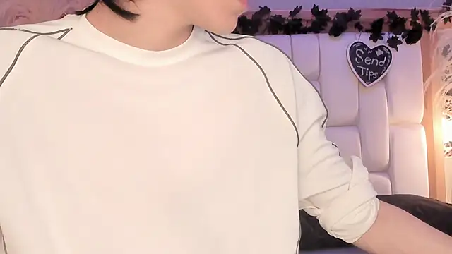 Daphne And Roger online show from 04-22-26, 11:12