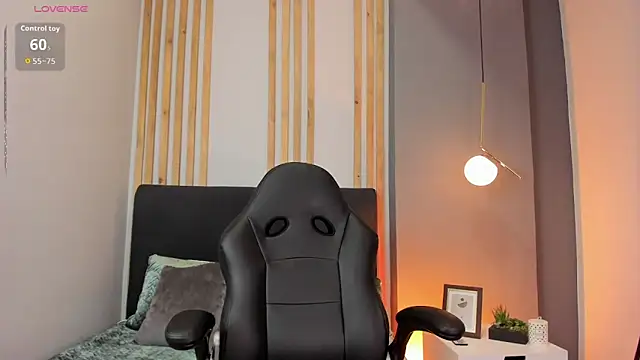 ivy collins  online show from 10-24-25, 09:44