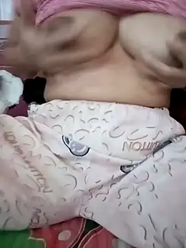 Snapshot of Yoo_j chatting on 11-13-25, 12:42 Yoo j online show from 11-13-25, 12:42