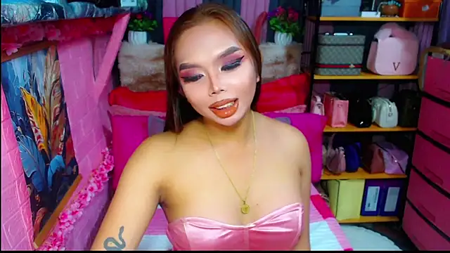 Snapshot of MoniqueCeleste chatting on 10-08-25, 04:48 MoniqueCeleste online show from 10-08-25, 04:48