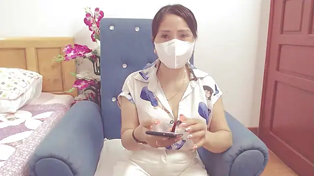 Snapshot of ruby_8x chatting on 09-15-25, 11:32 ruby 8x online show from 09-15-25, 11:32