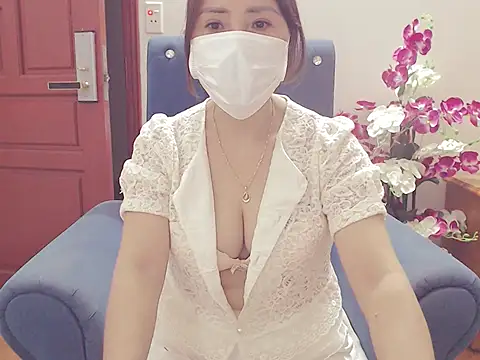 Snapshot of ruby_8x chatting on 10-27-25, 09:35 ruby 8x online show from 10-27-25, 09:35