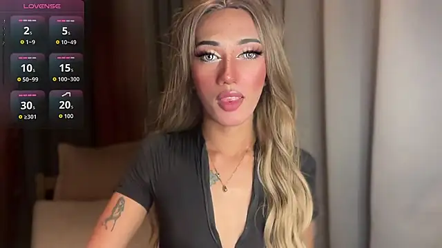 Snapshot of Lust-sluttymira chatting on 10-17-25, 02:19 Lust-sluttymira online show from 10-17-25, 02:19