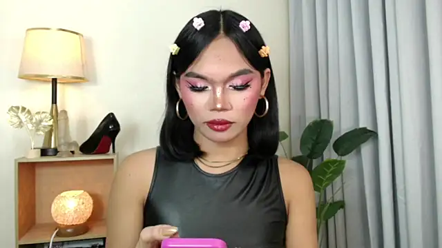 Snapshot of miyaa_Moore chatting on 11-12-25, 09:53 miyaa Moore online show from 11-12-25, 09:53