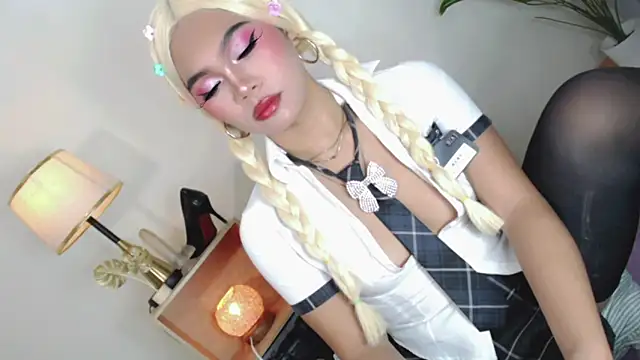 Snapshot of miyaa_Moore chatting on 11-17-25, 05:30 miyaa Moore online show from 11-17-25, 05:30