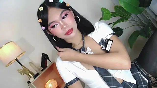 Snapshot of miyaa_Moore chatting on 11-18-25, 05:17 miyaa Moore online show from 11-18-25, 05:17