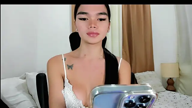 Snapshot of kendall_petite18 chatting on 05-31-26, 08:21 kendall petite18 online show from 05-31-26, 08:21