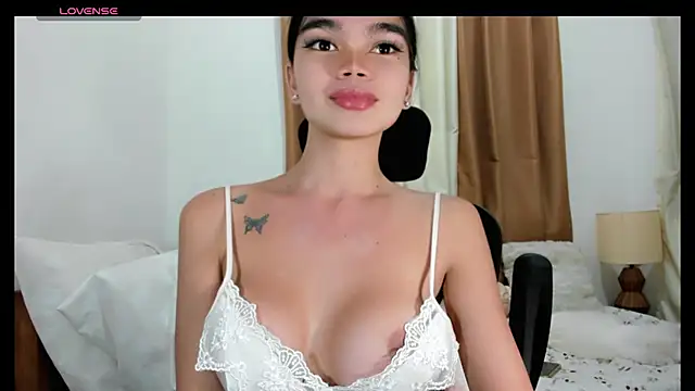 Snapshot of kendall_petite18 chatting on 06-02-26, 10:50 kendall petite18 online show from 06-02-26, 10:50
